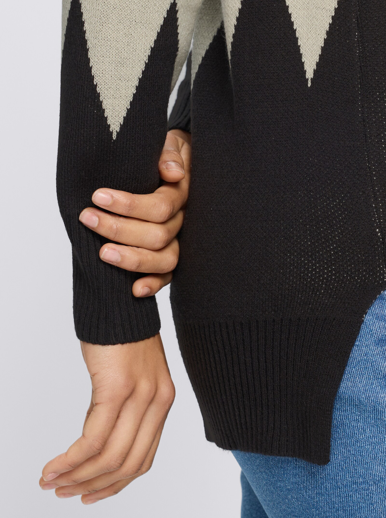 Longpullover mit grafischem Jacquardmuster - sand-schwarz-gemustert