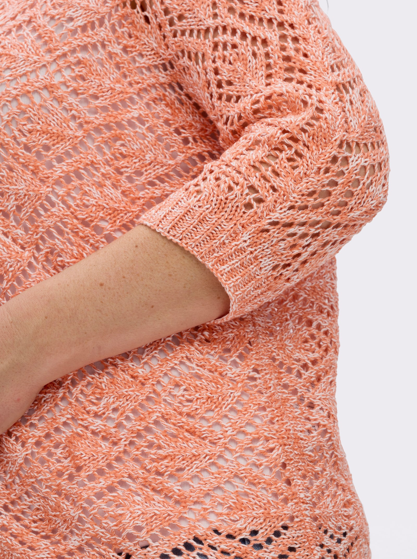 Ajourstrickjacke mit Fledermaus-Ärmeln - papaya-ecru-meliert