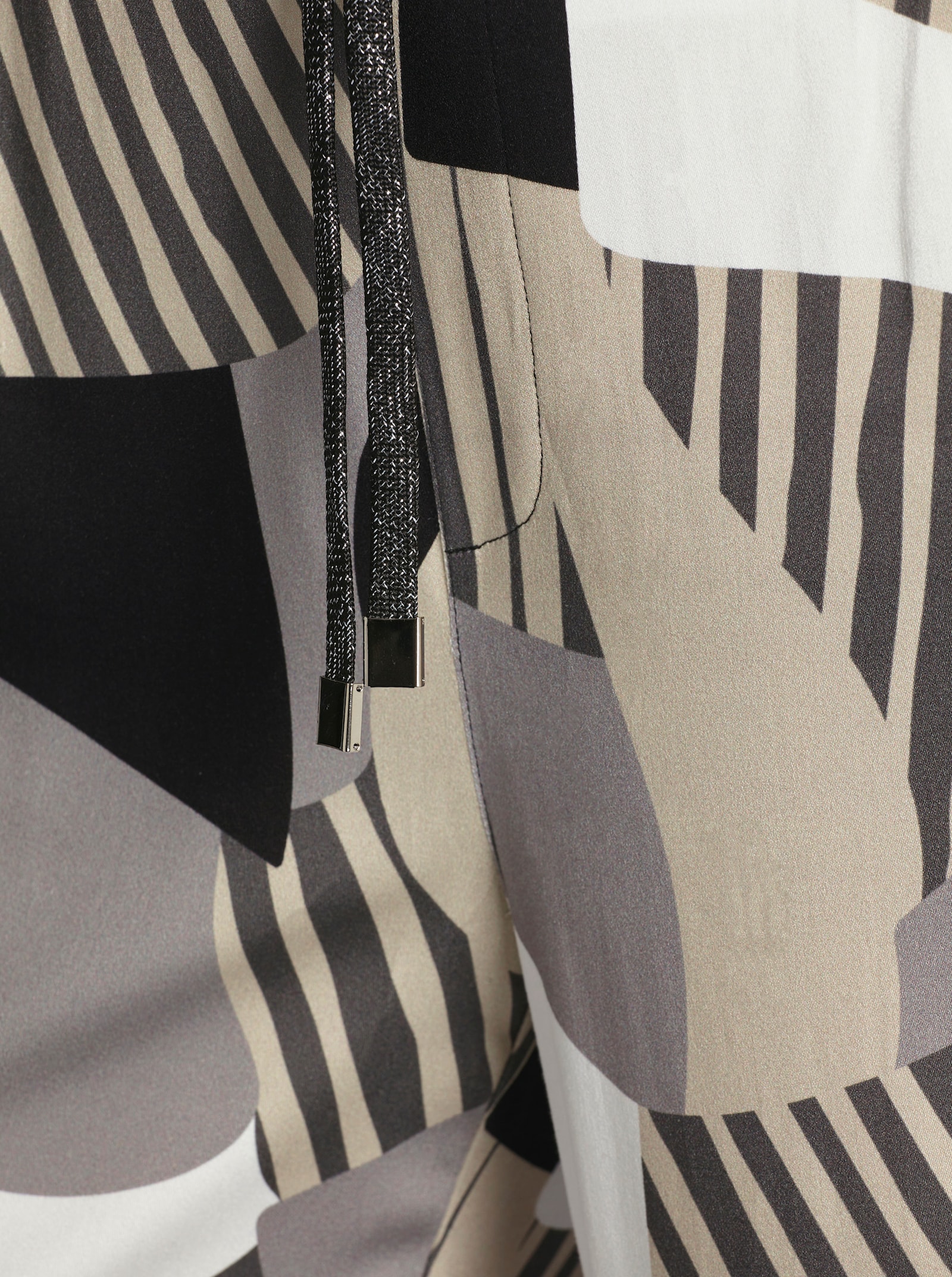 sheego Marlene-Hose mit Grafikprint - schwarz-grau-bedruckt