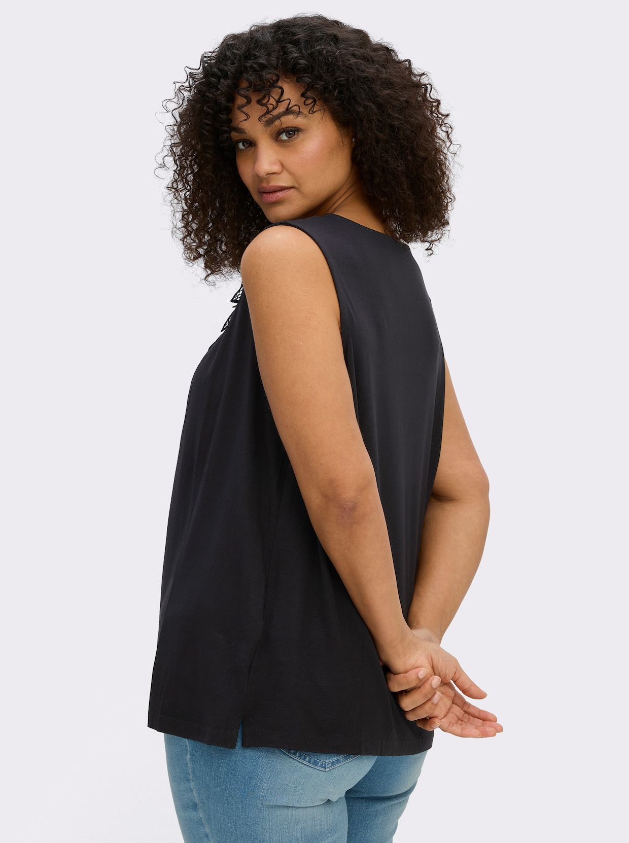Shirttop mit Spitze am Ausschnitt - schwarz