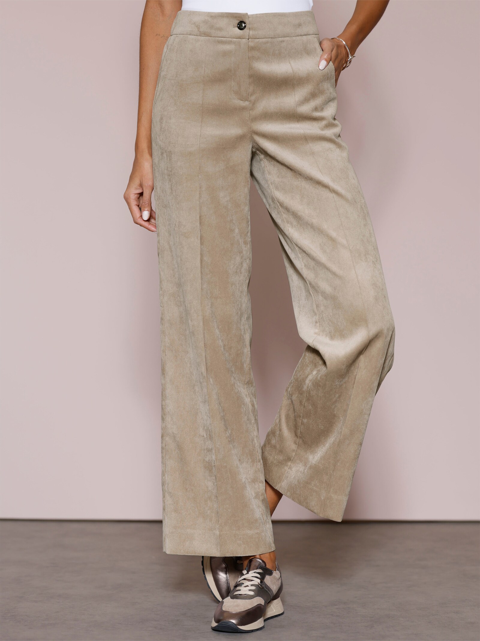 Cordhose mit Dehnbund hinten - sesam