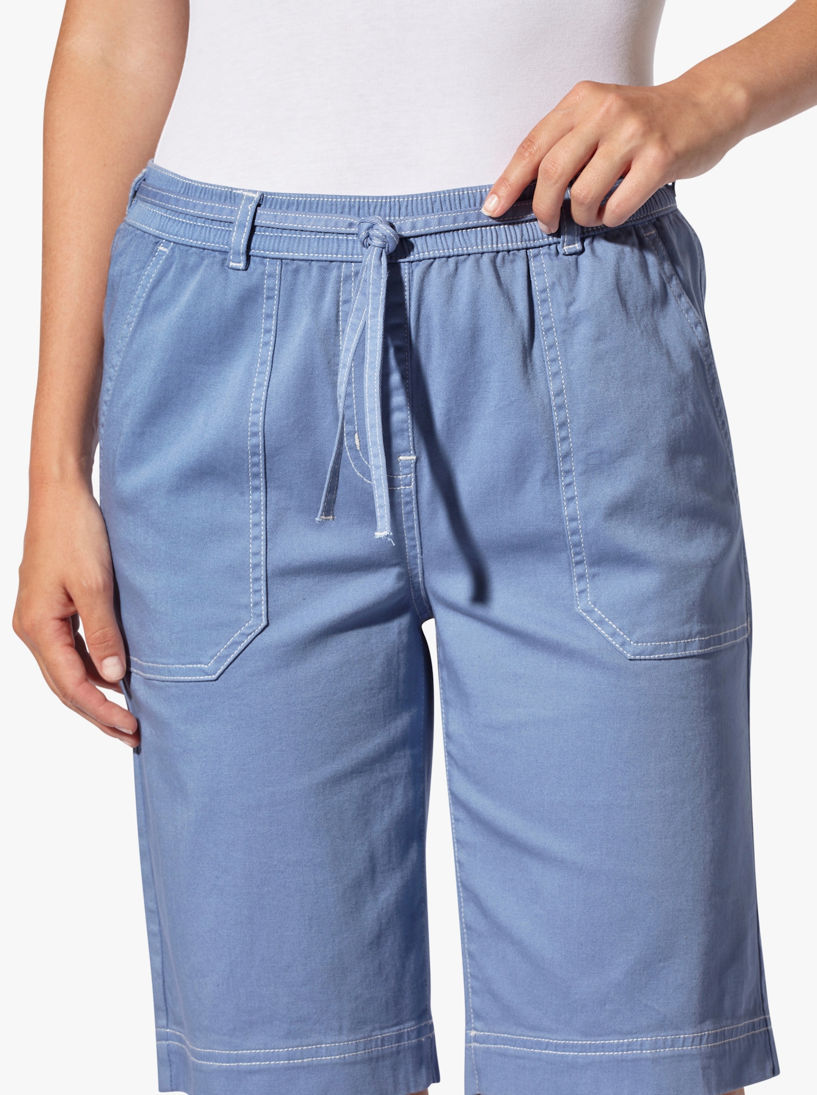 Jeansbermudas in Schlupfform, mit Bindegürtel - taubenblau