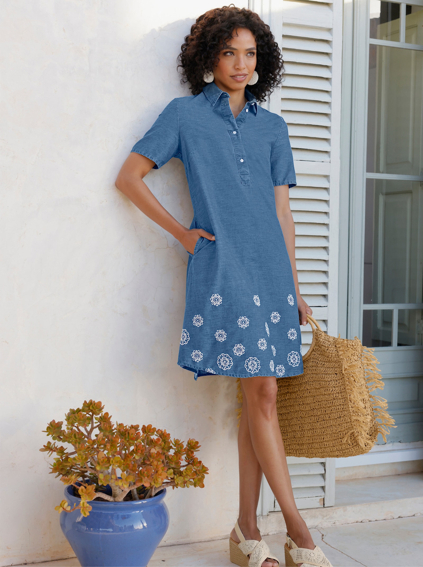 heine Jeanskleid mit floraler Stickerei - blue-bleached