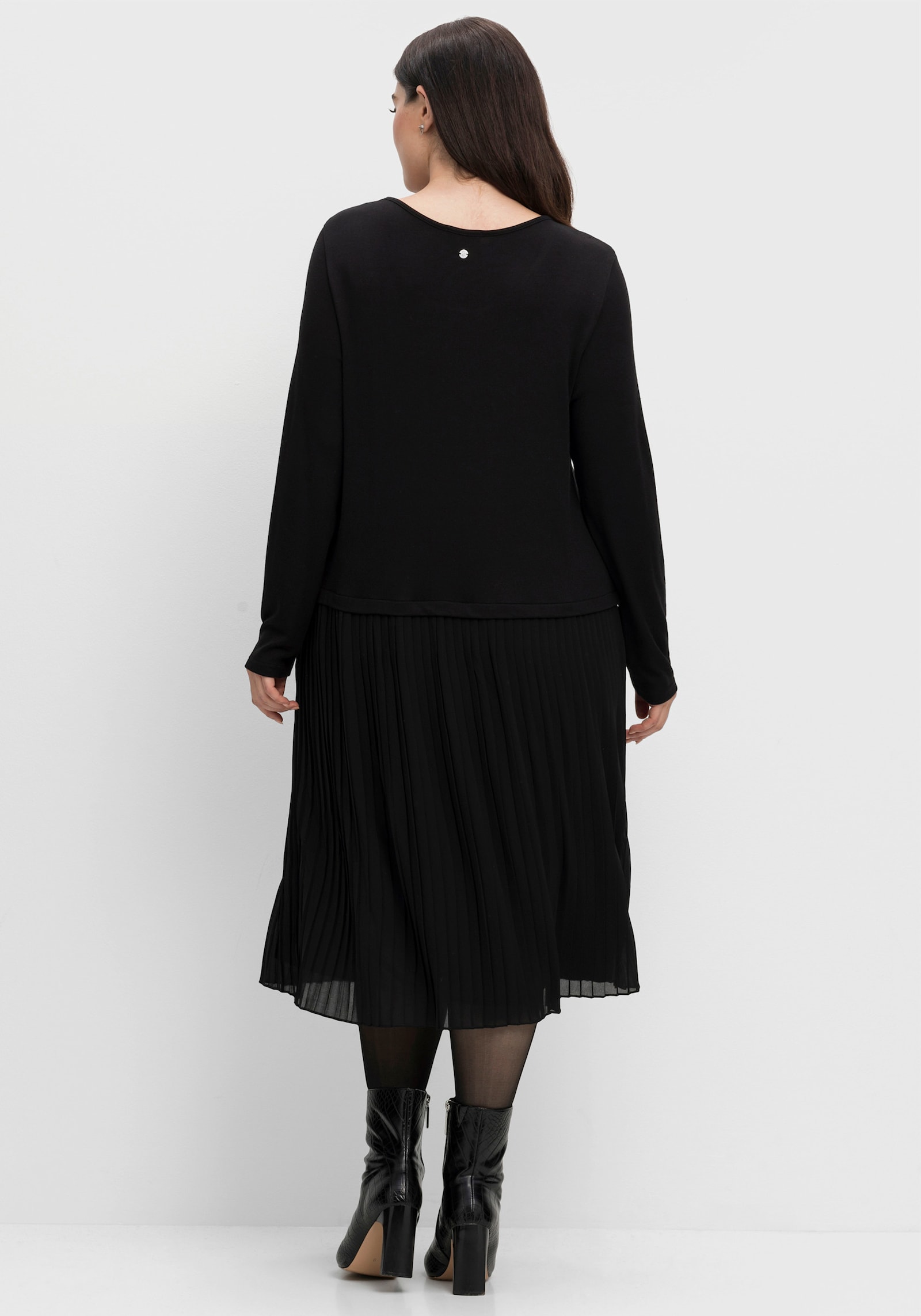 sheego Strickkleid mit plissiertem Chiffonrock - schwarz