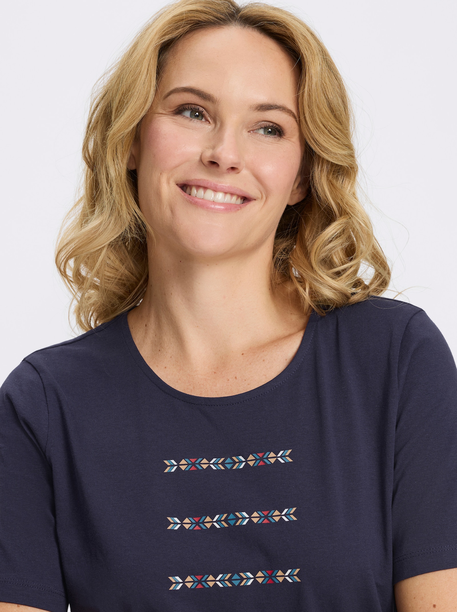 Kurzarmshirt mit platziertem Druck - marine