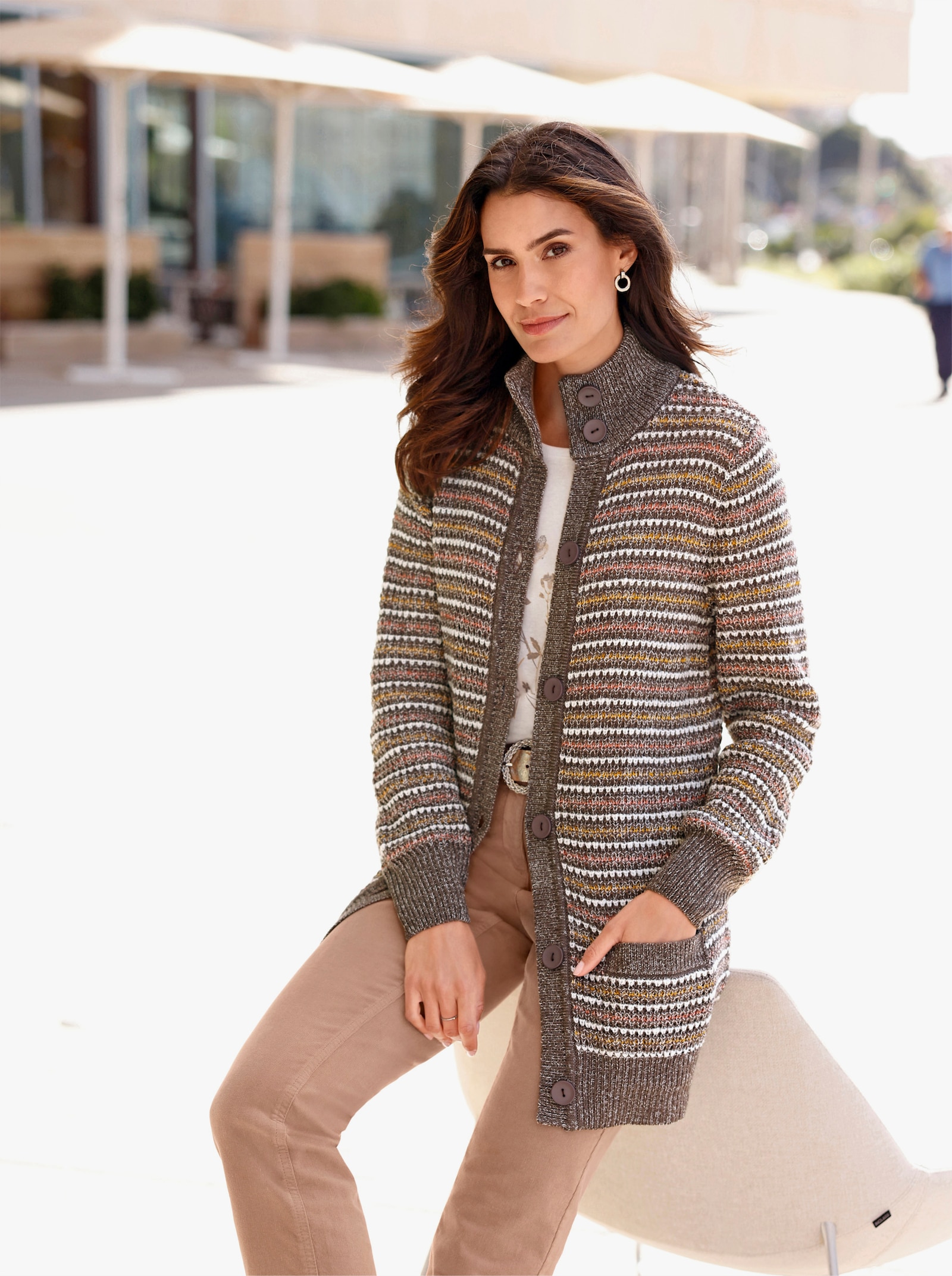 Pletený kabátek s vysokým stojáčkem - tmavá taupe-ecru-melír