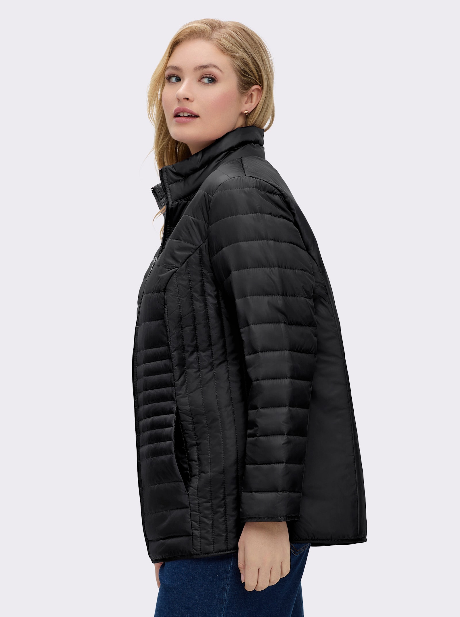 Steppjacke mit vertikalem Muster - schwarz