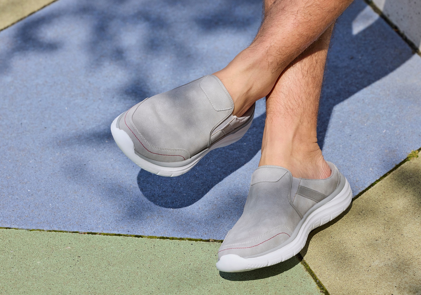 John Devin Sabot - hellgrau