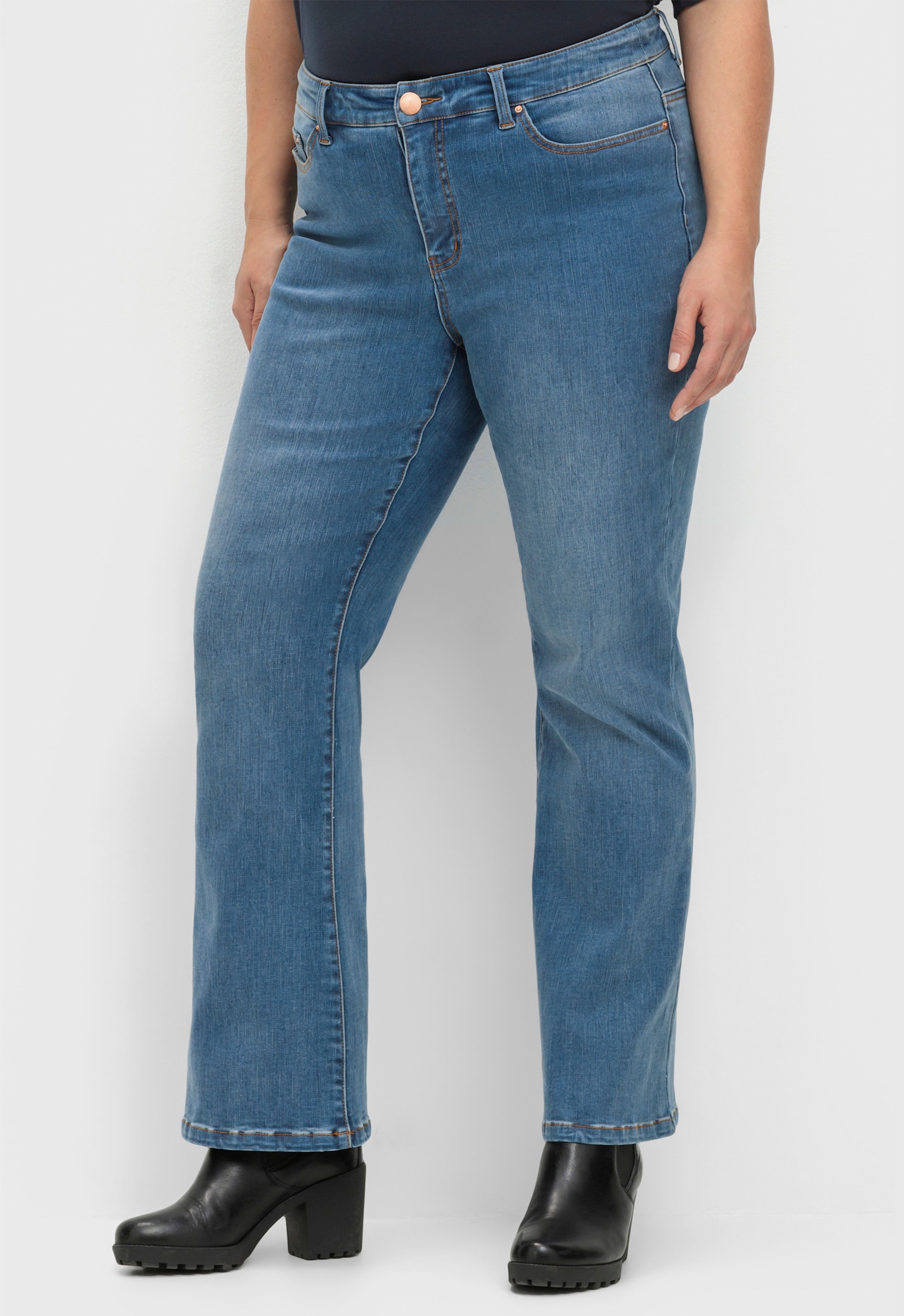 sheego Jean avec effet sculptant, bootcut - bleu denim