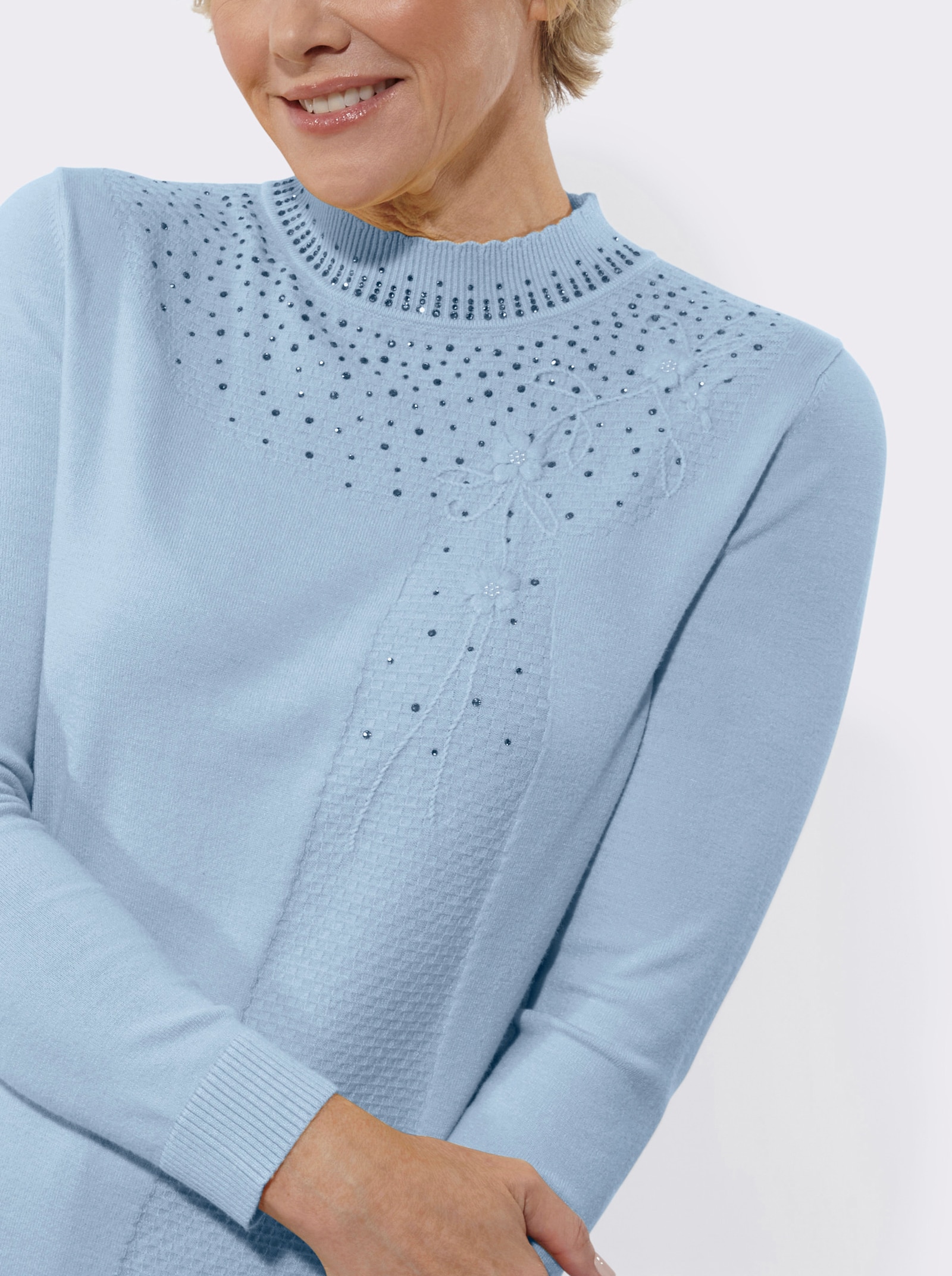 Stehkragenpullover mit Stickerei - hellblau