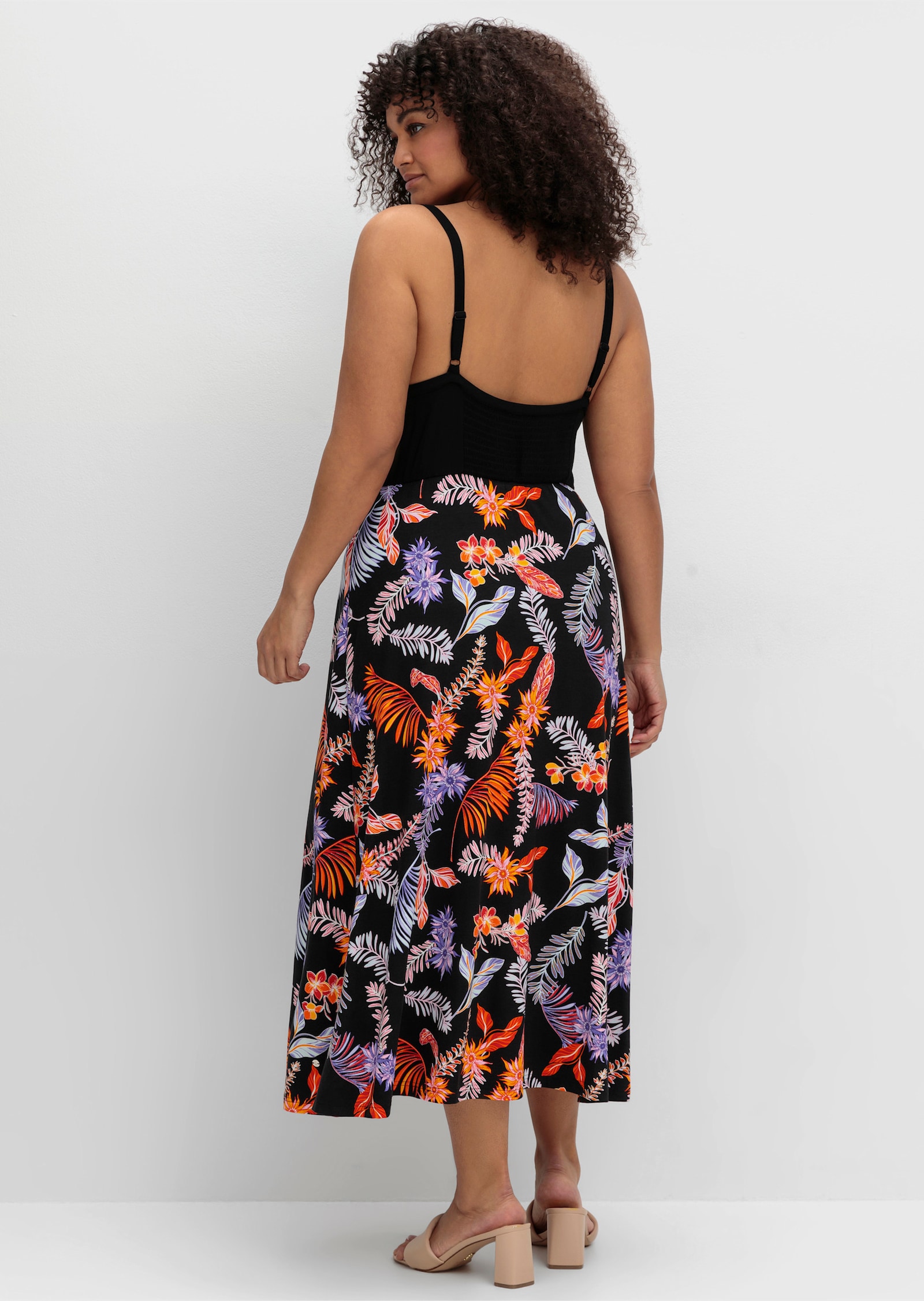 sheego Sommerkleid mit Blumenprint, in Midilänge - schwarz bedruckt