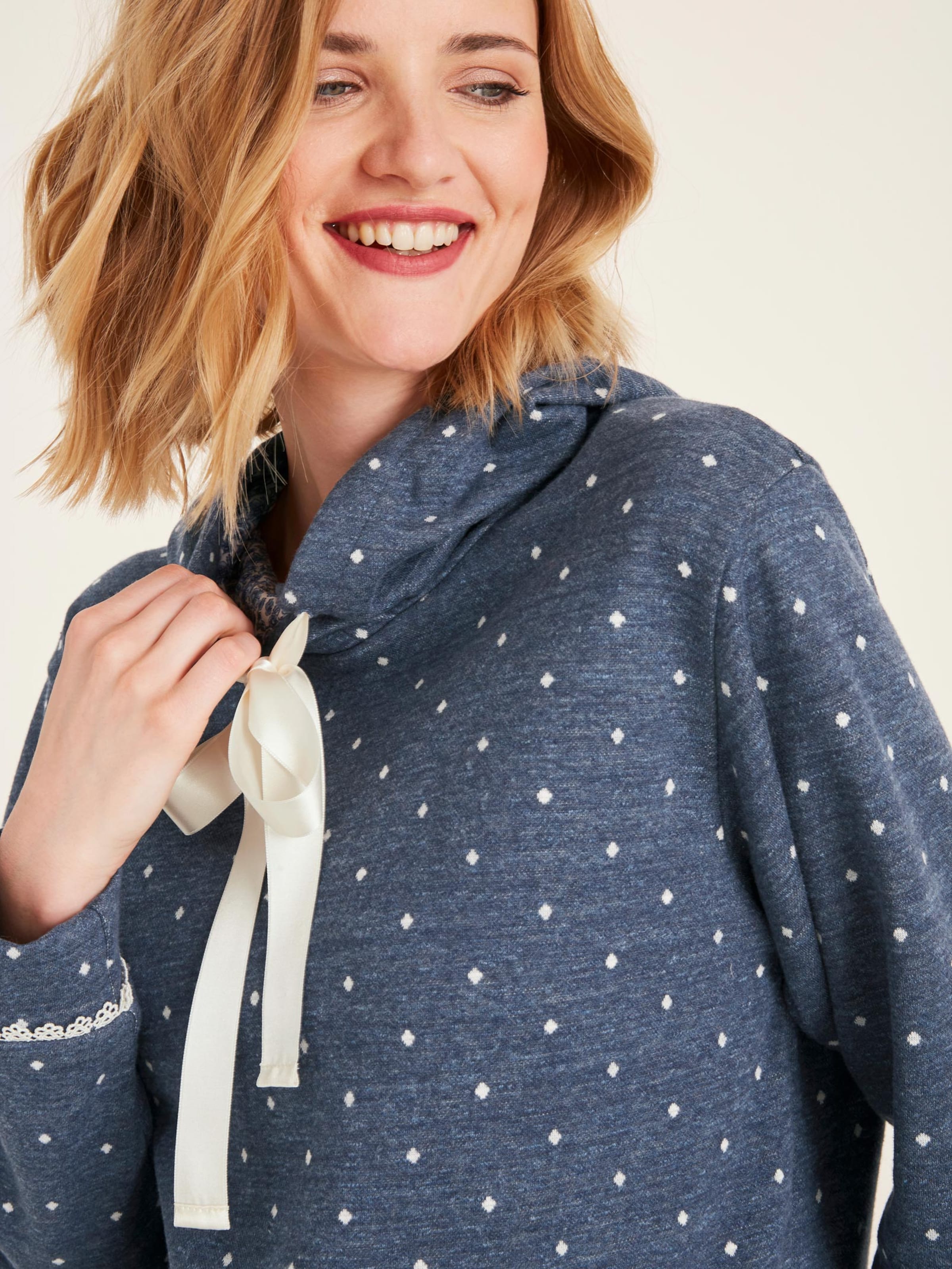 Damenmode Shirts Linea Tesini Sweatshirt in blau Damenmode Shirts Linea Tesini Sweatshirt in blau