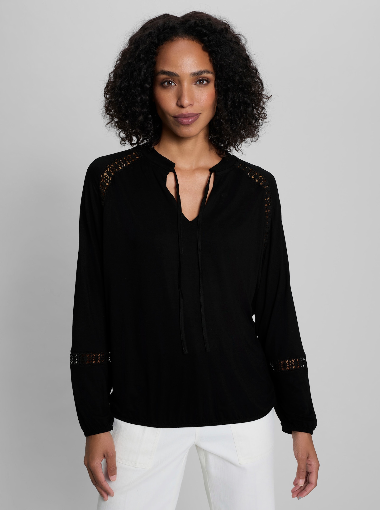 heine Shirt mit Lochstick-Details - schwarz