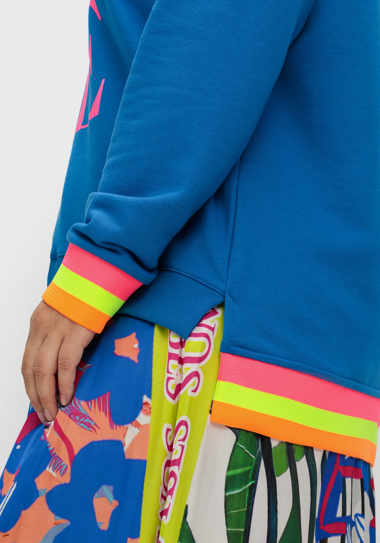 sheego loves miss goodlife Sweatshirt mit Frontdruck und Ringelbündchen - blau bedruckt
