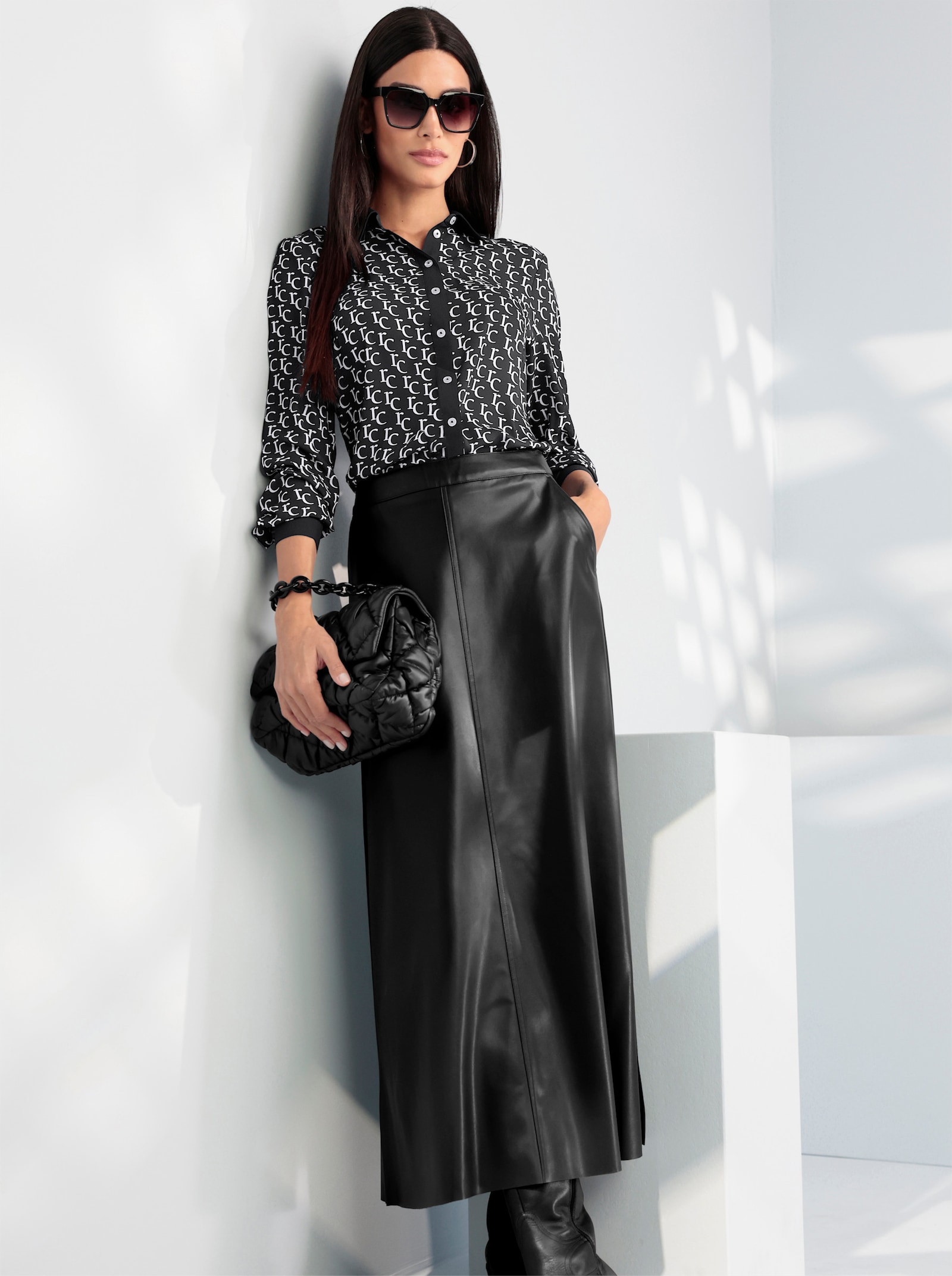 heine Hemdbluse in Crêpe-Qualität - schwarz-ecru-bedruckt