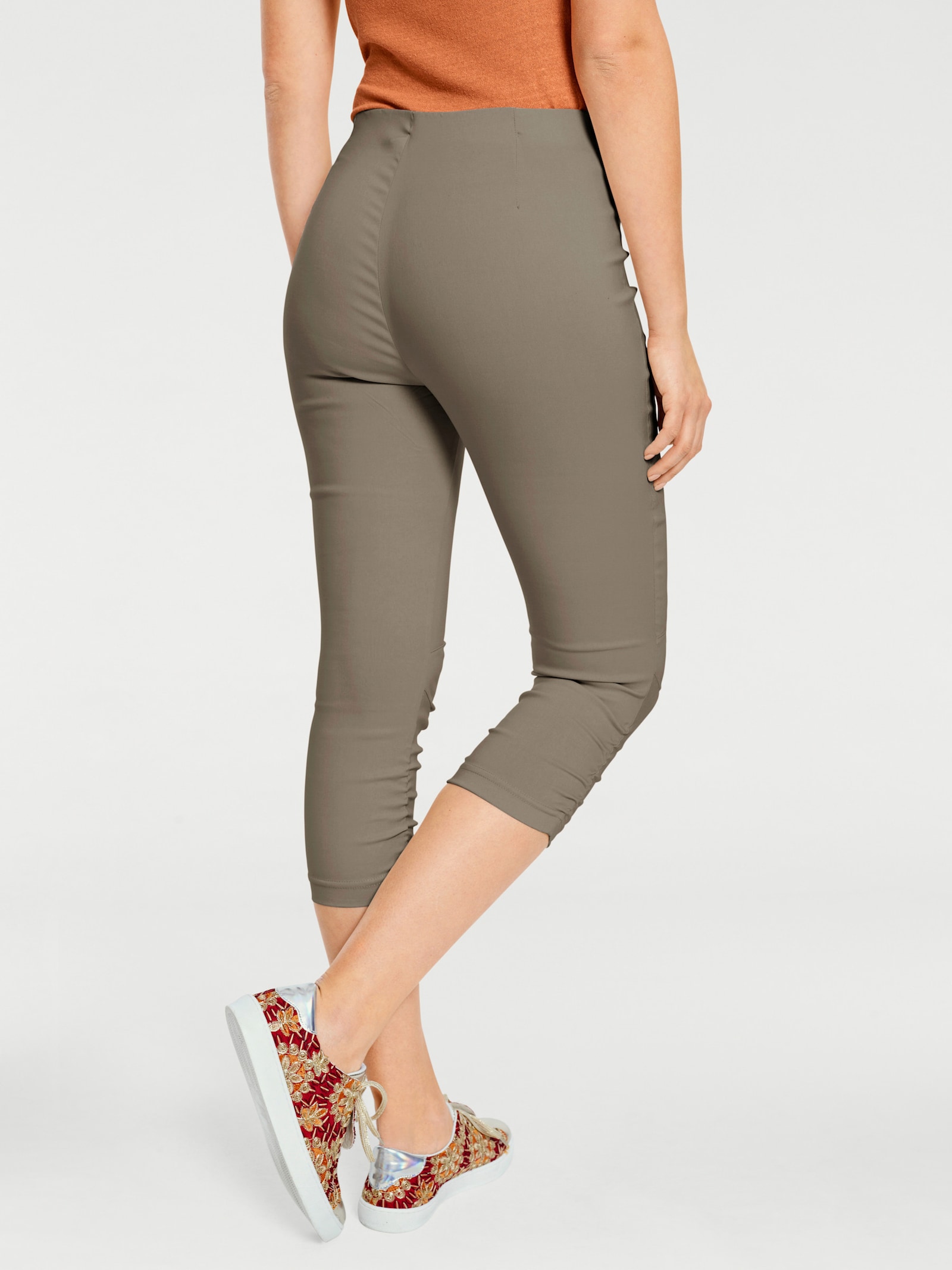 heine Caprihose mit Abnähern am Knie - oliv