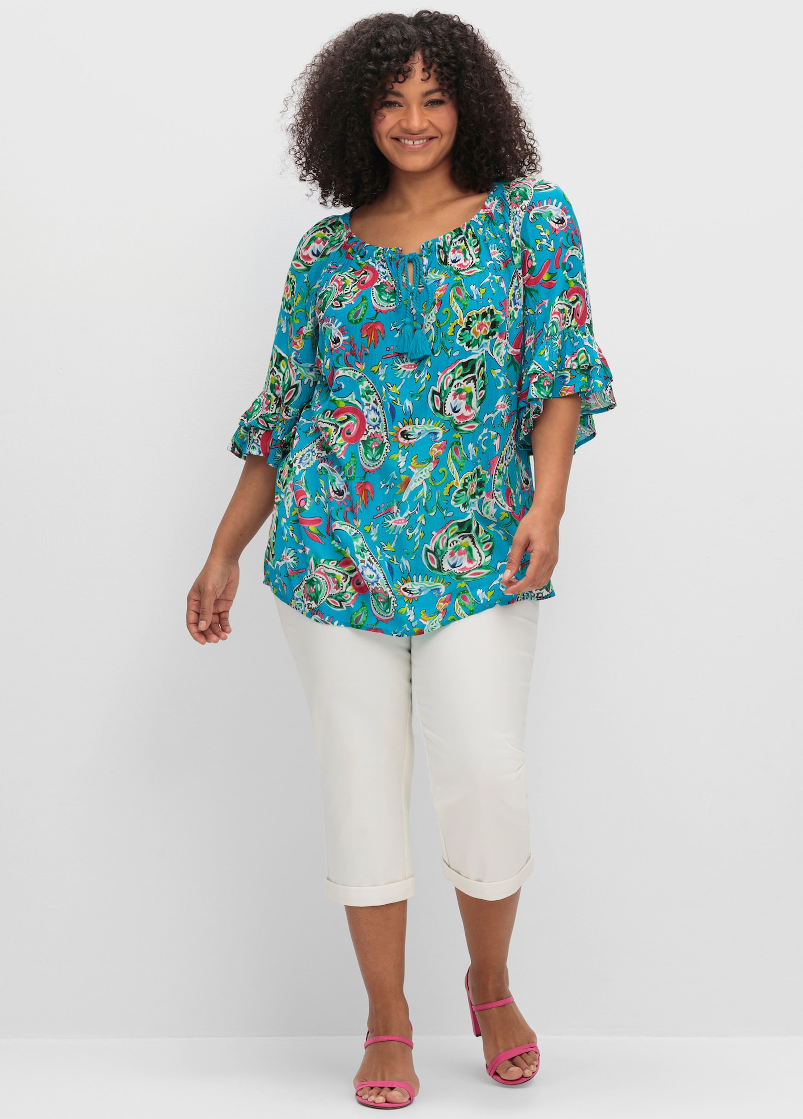 sheego by Joe Browns Blouse met plooien, paisleyprint en mouwen met ruches - blauw gedessineerd
