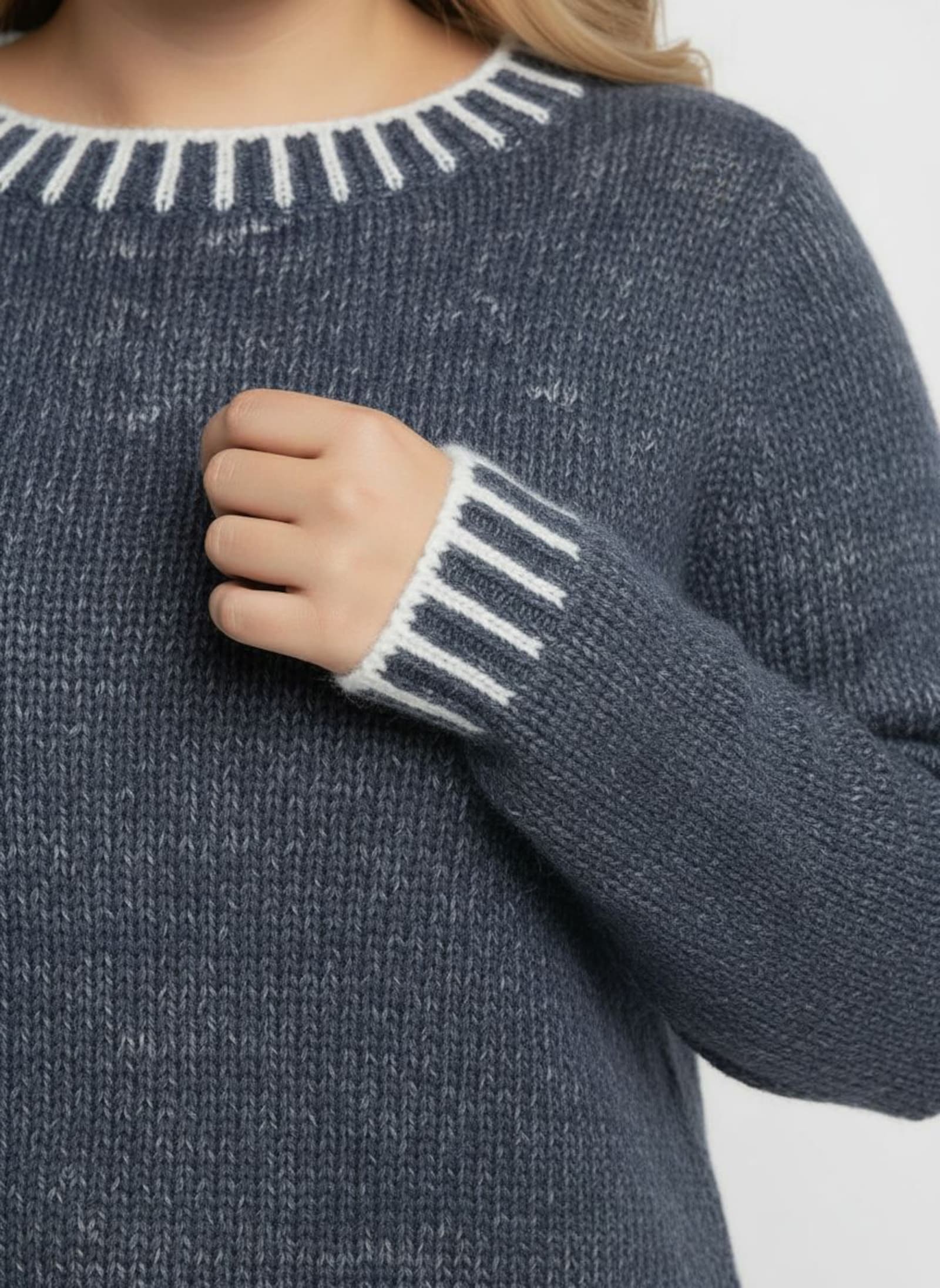 Langarm-Pullover mit effektvollen Kontrasten - rauchblau-ecru-gemustert