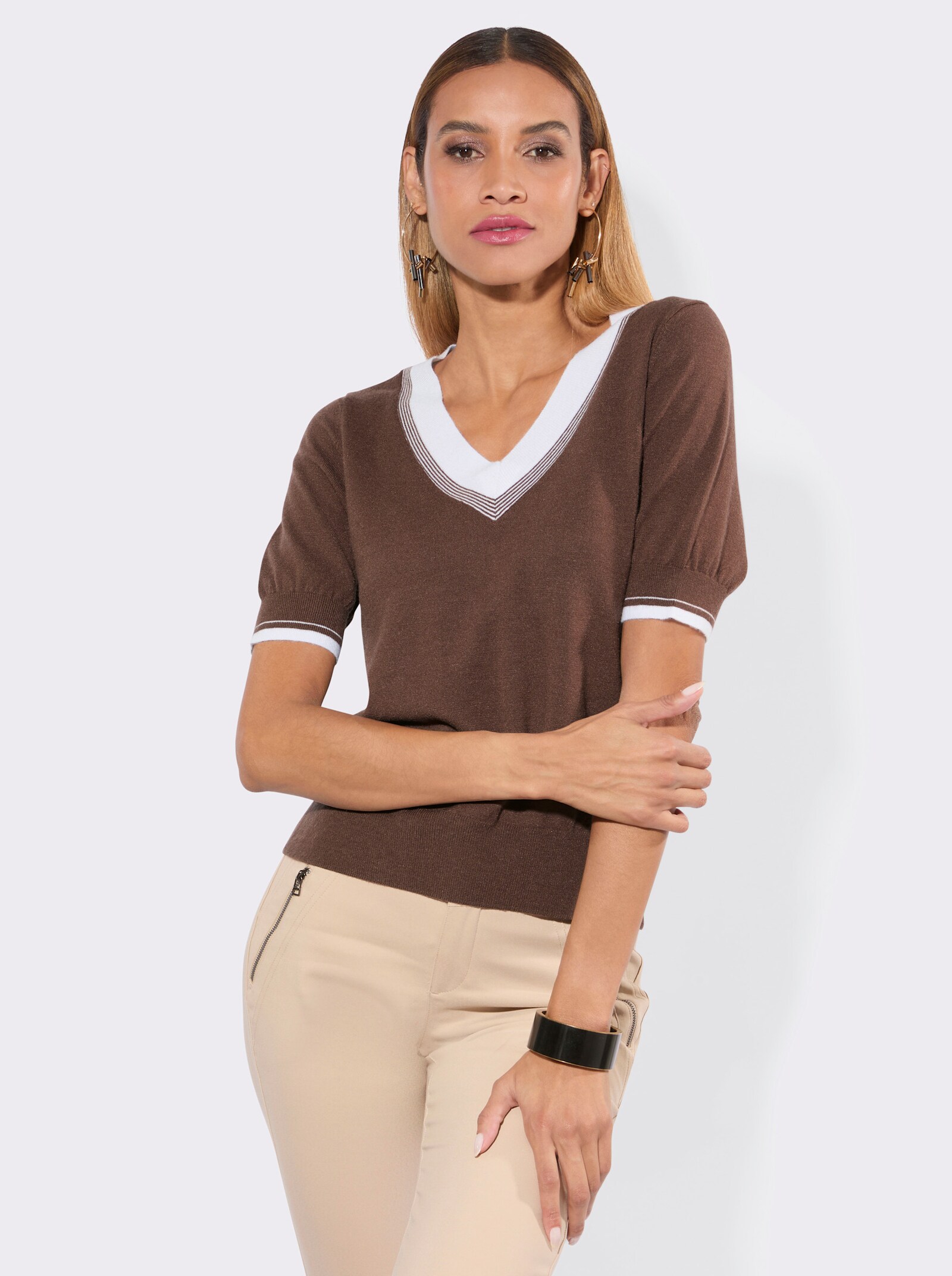 V-Ausschnitt-Pullover in Feinstrick-Qualität - schoko-ecru