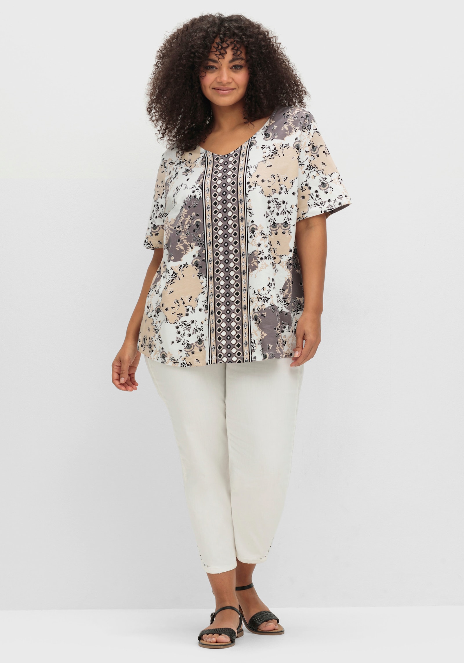 Kurzarmshirt aus reiner Baumwolle - ecru-grau-bedruckt