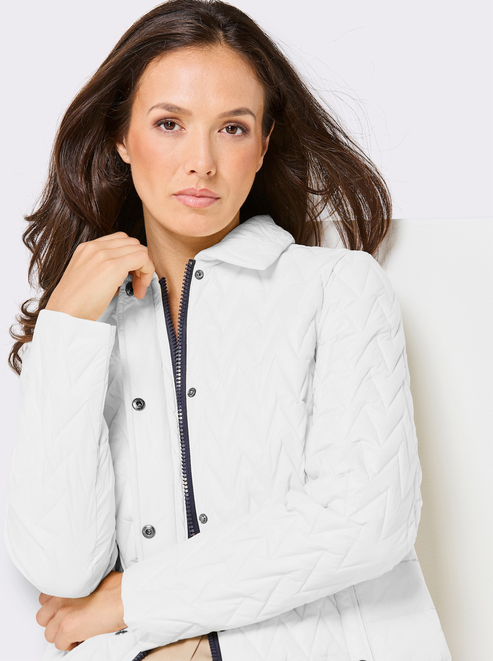 CREATION L PREMIUM Veste légère en duvet avec accessoires décoratifs - blanc