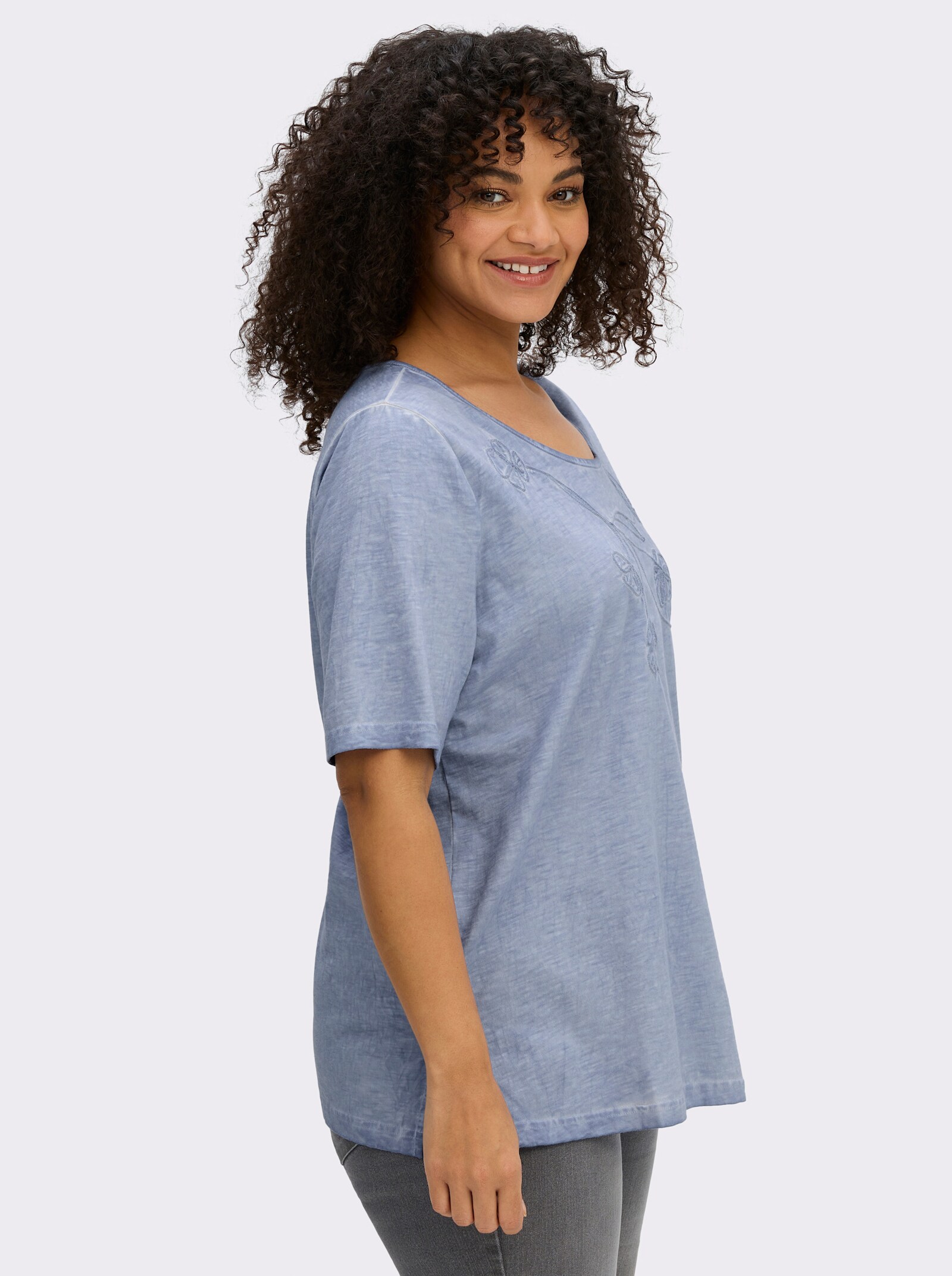 sheego Shirt mit Blumenstickerei - bleu