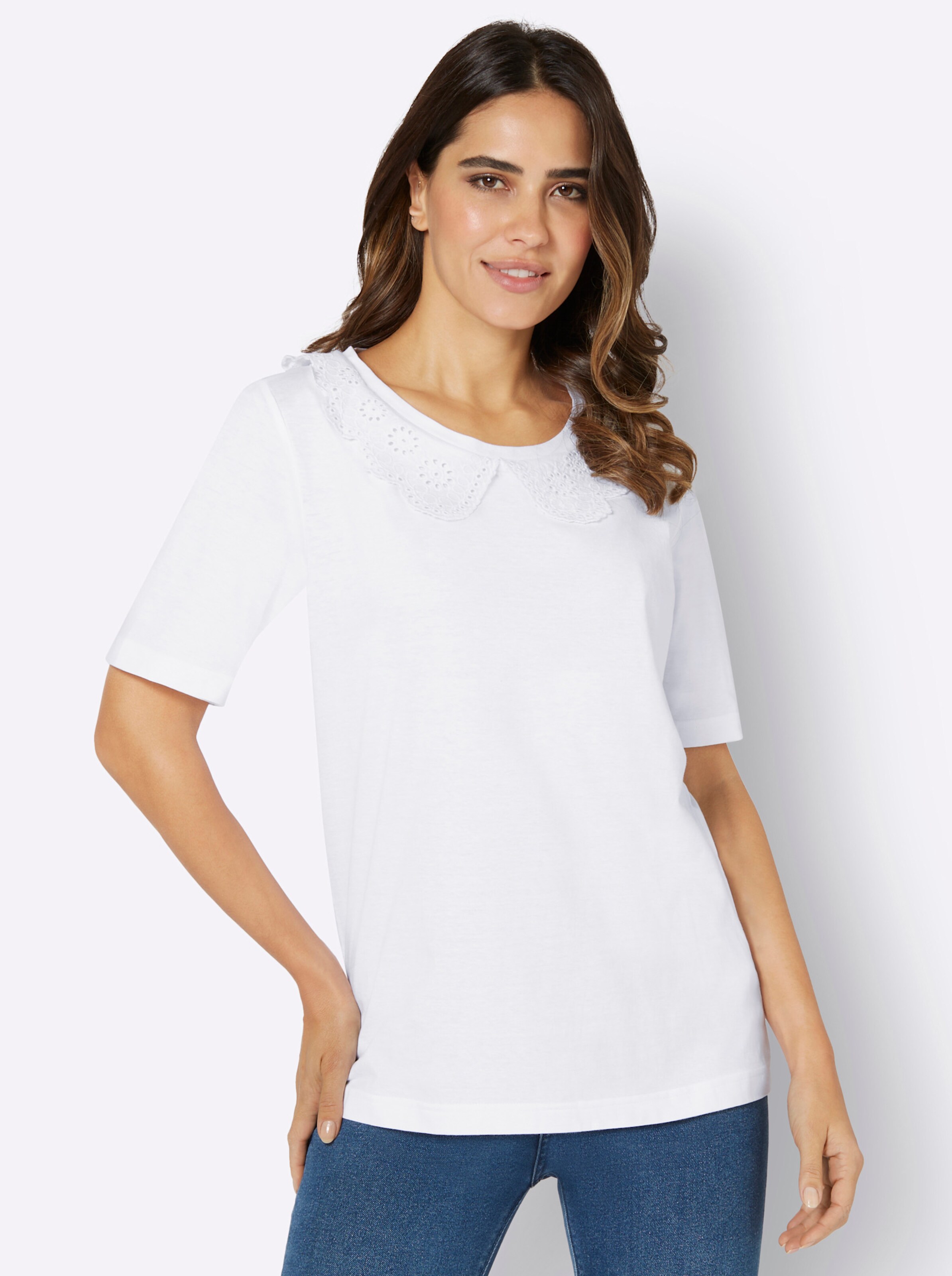 CD R günstig Kaufen-Kurzarm-Shirt in weiß von heine. Kurzarm-Shirt in weiß von heine <![CDATA[Der Blickfang bei dem Kurzarm-Shirt ist der imitierte Kragen aus Baumwollspitze mit Wellenkante am Rundhals-Ausschnitt.]]>. 