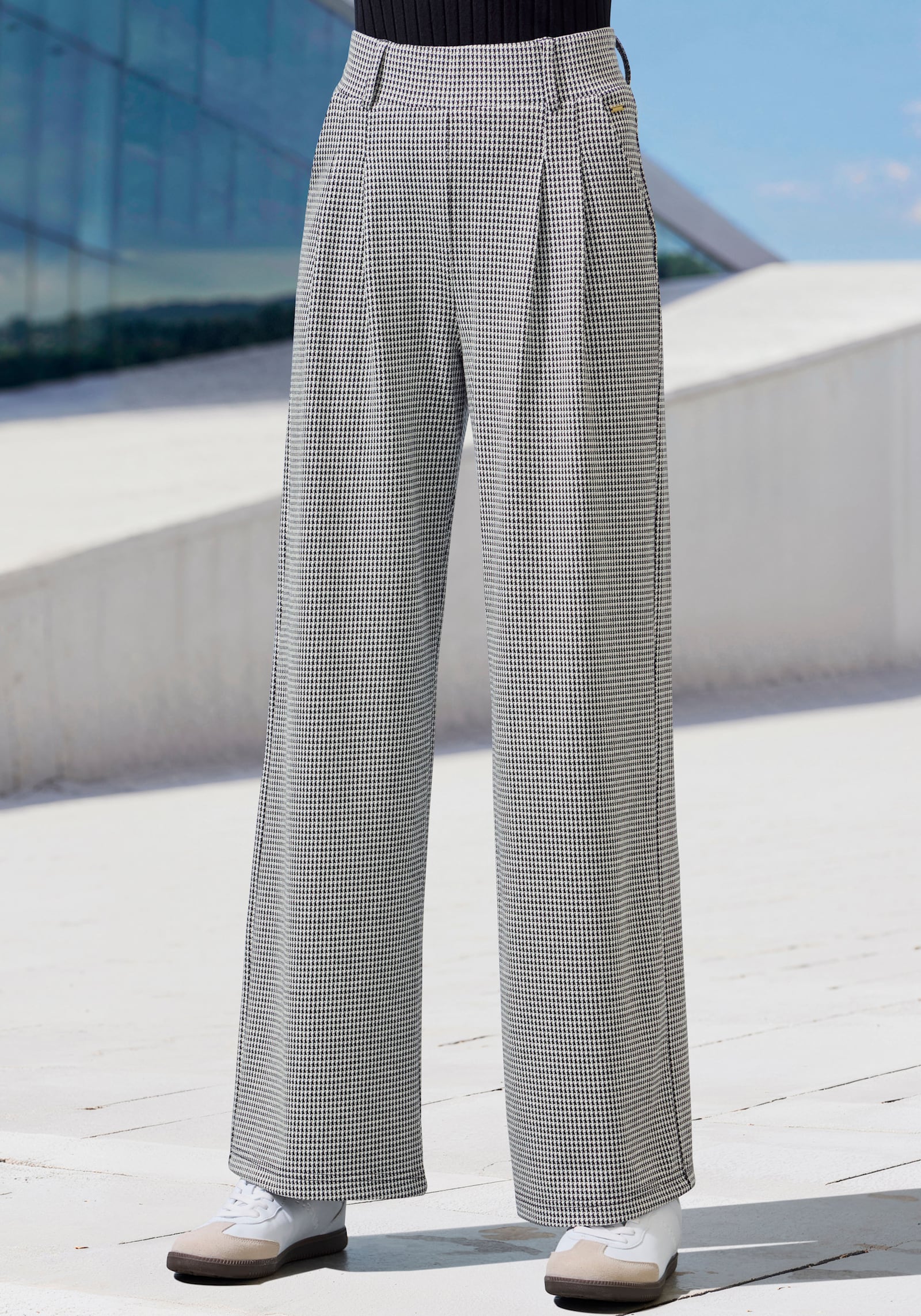 LASCANA Schlupfhose - schwarz kariert