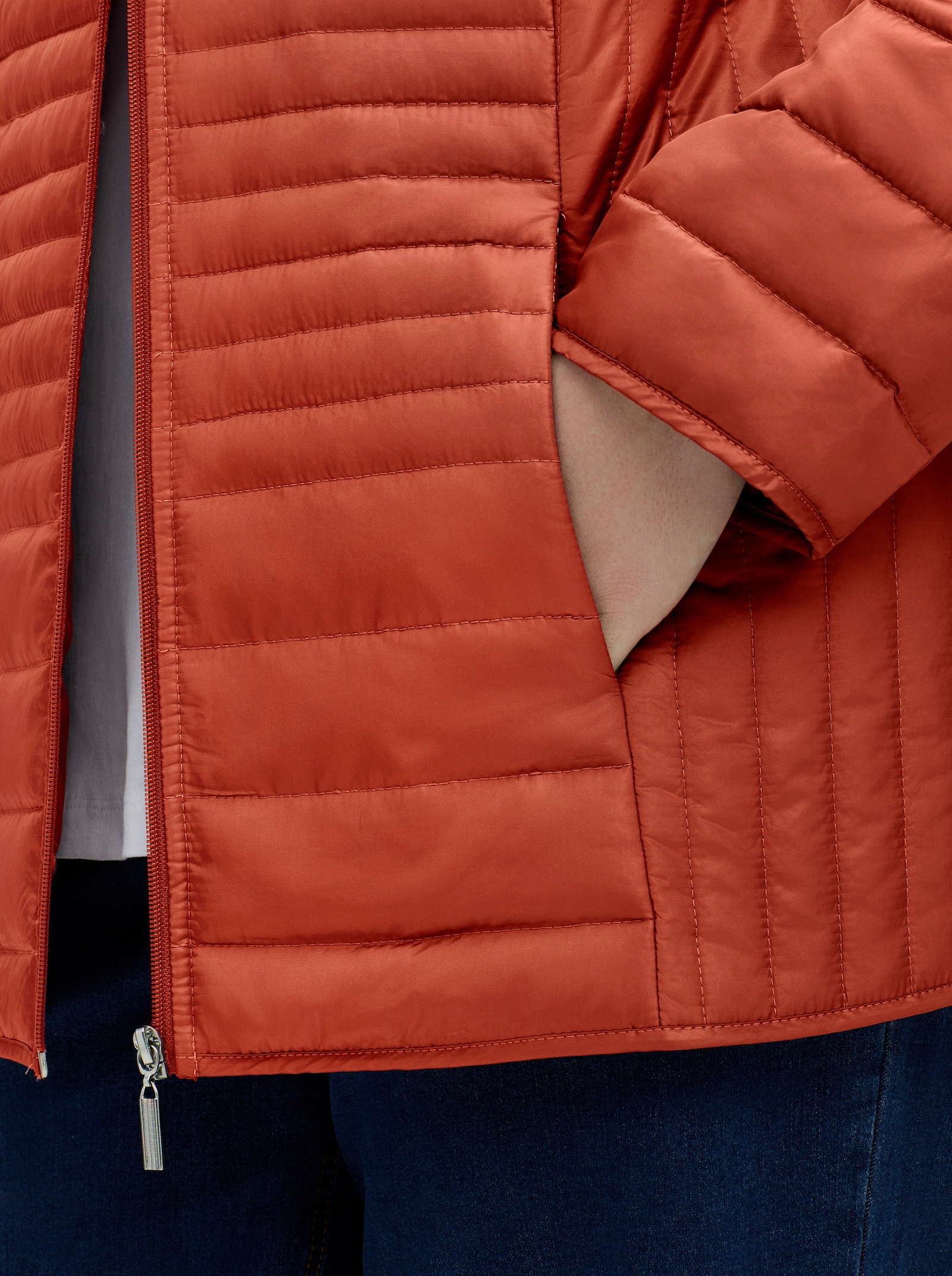 Steppjacke mit vertikalem Muster - rostrot