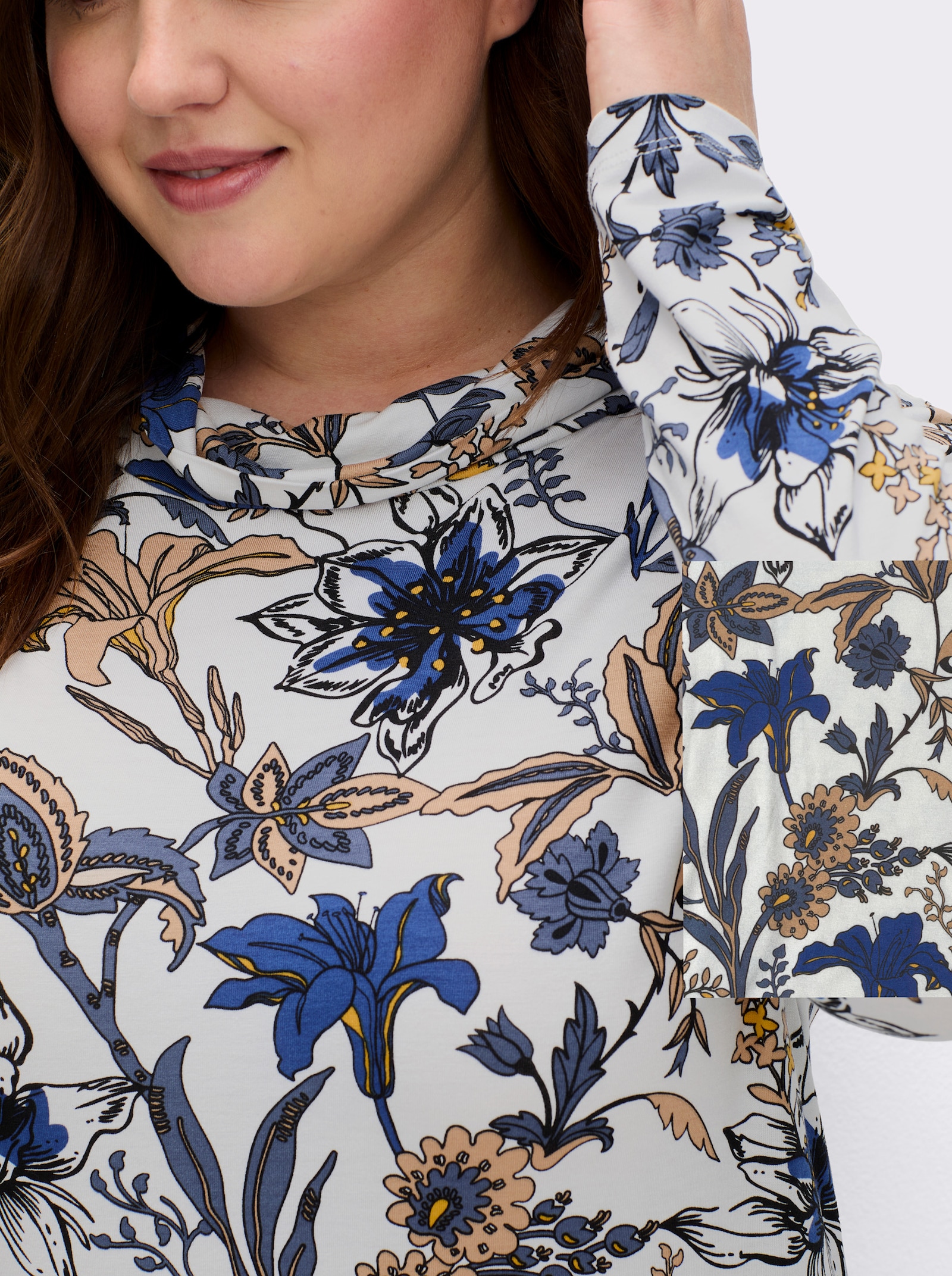 Print-Shirt mit halsfernem Rollkragen - ecru-royalblau-bedruckt