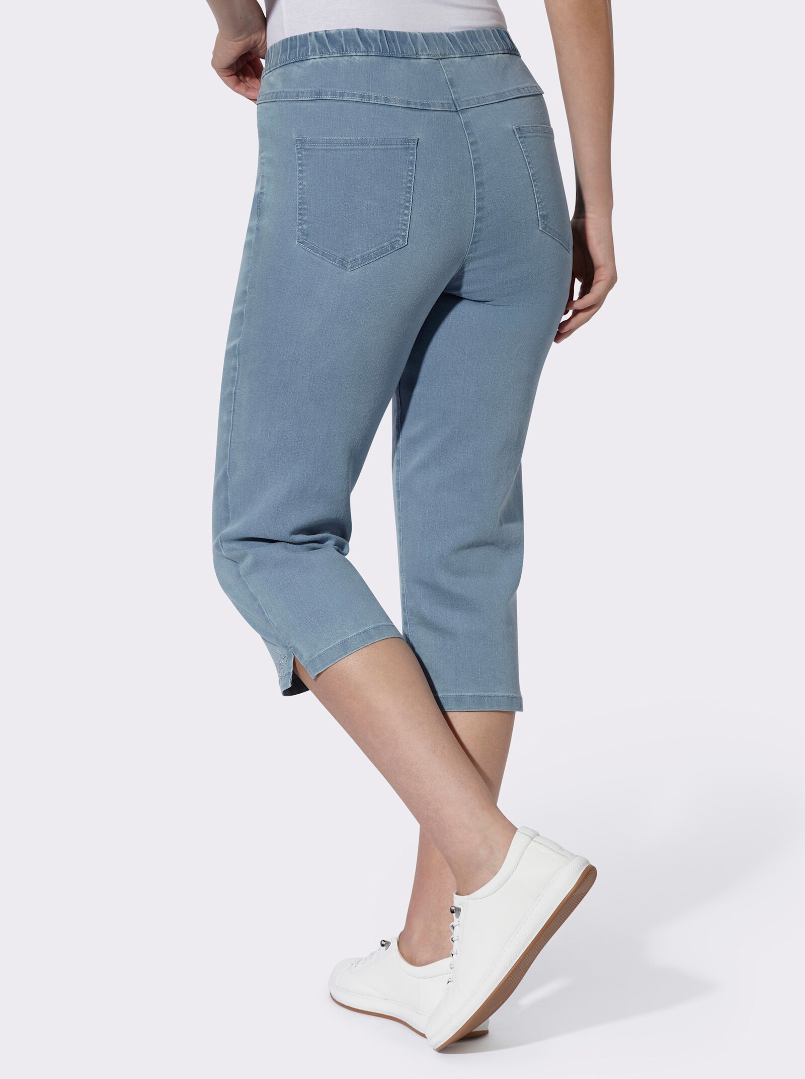 Caprijeans mit Glitzersteinchen-Deko - blue-bleached