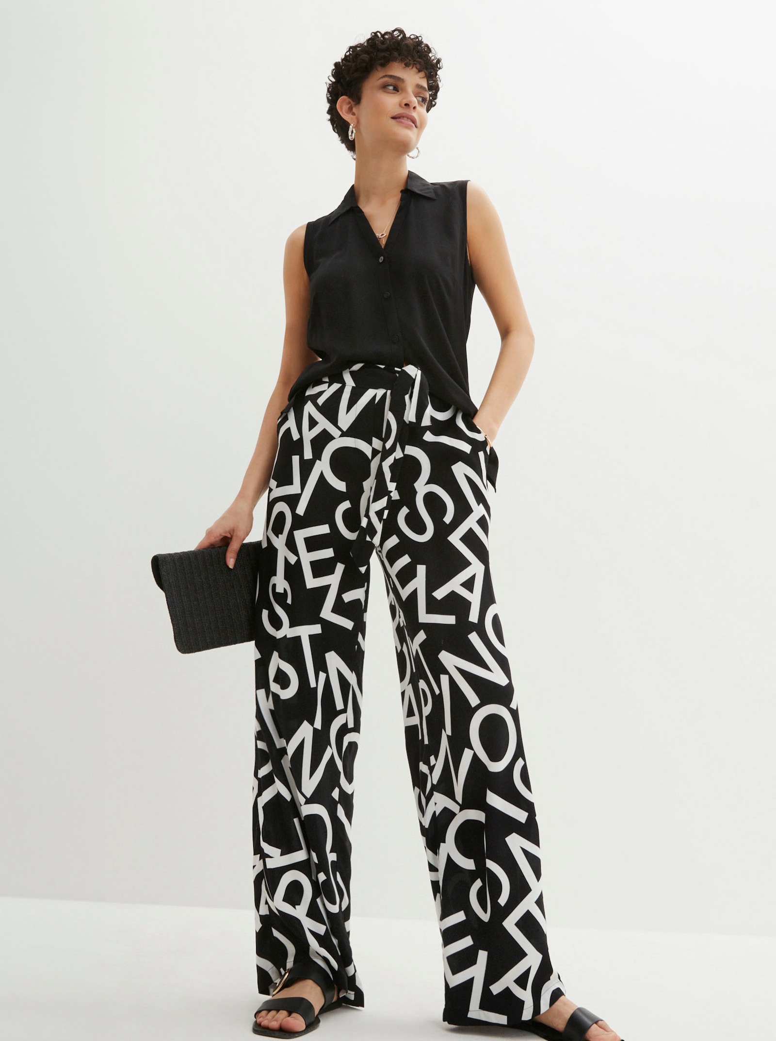 Lange blouse met hoge zijsplitten - zwart