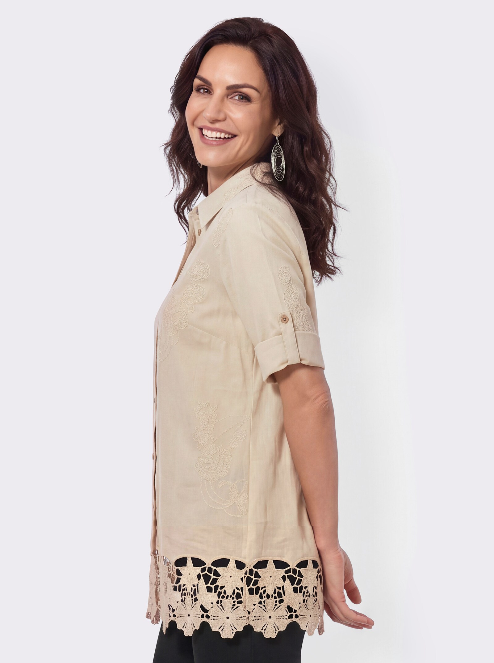 Spitzenbluse mit Krempel-Ärmel - sand