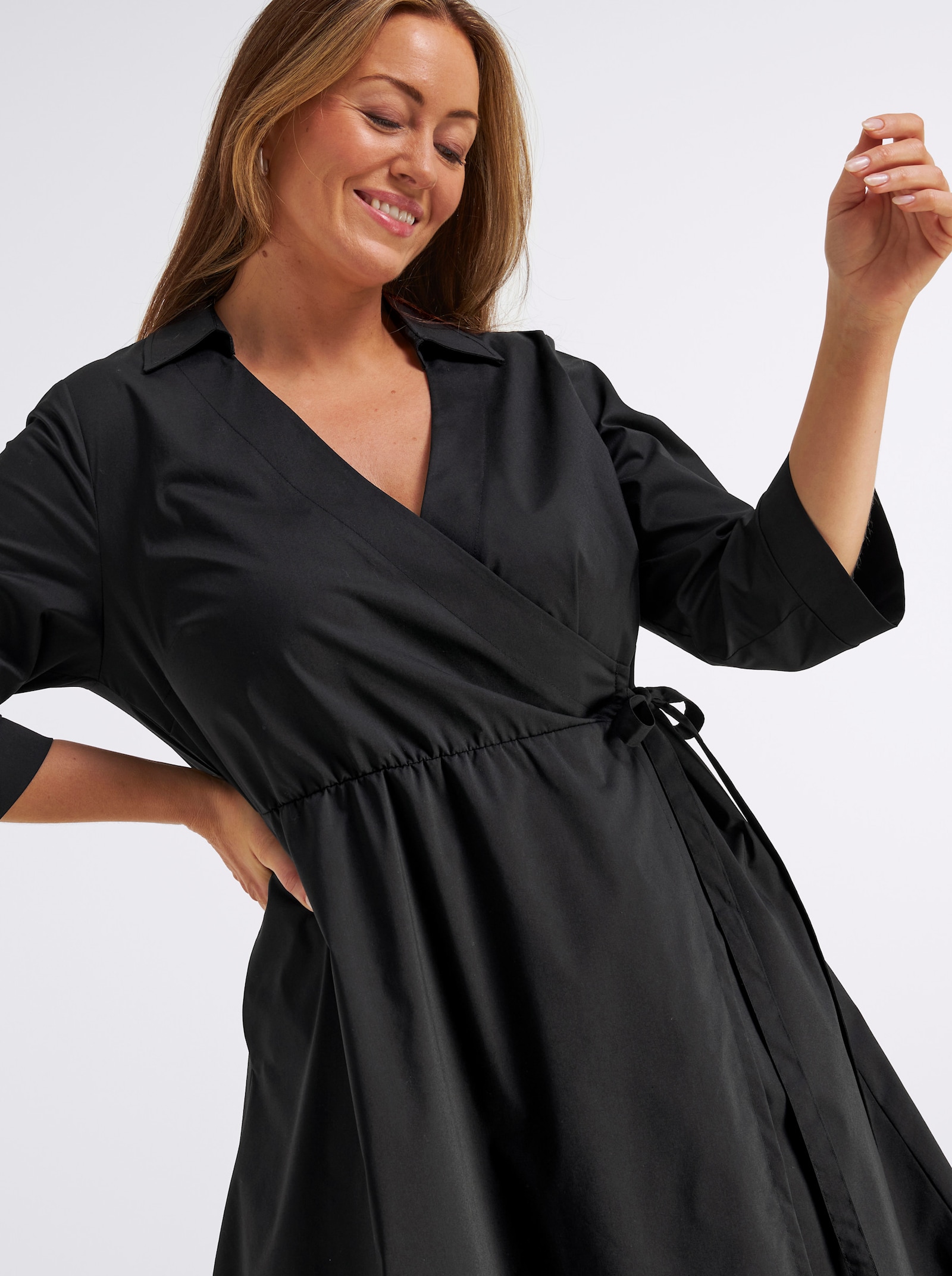 sheego Wickelkleid mit asymmetrischem Saum - schwarz