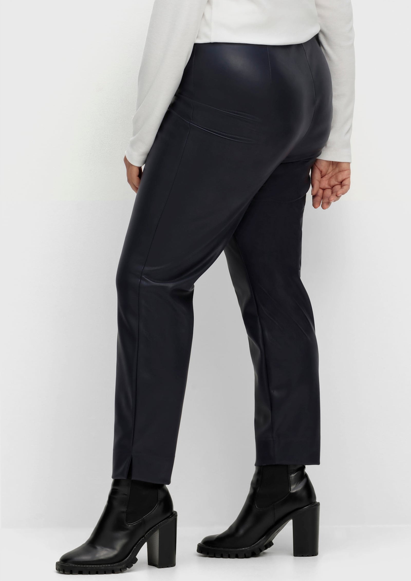 Lederimitathose in schmaler Schnittform - marine