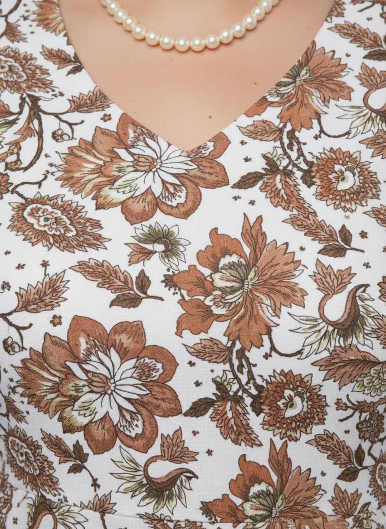 Druckkleid in Maxi-Länge - weiß-papaya-gemustert