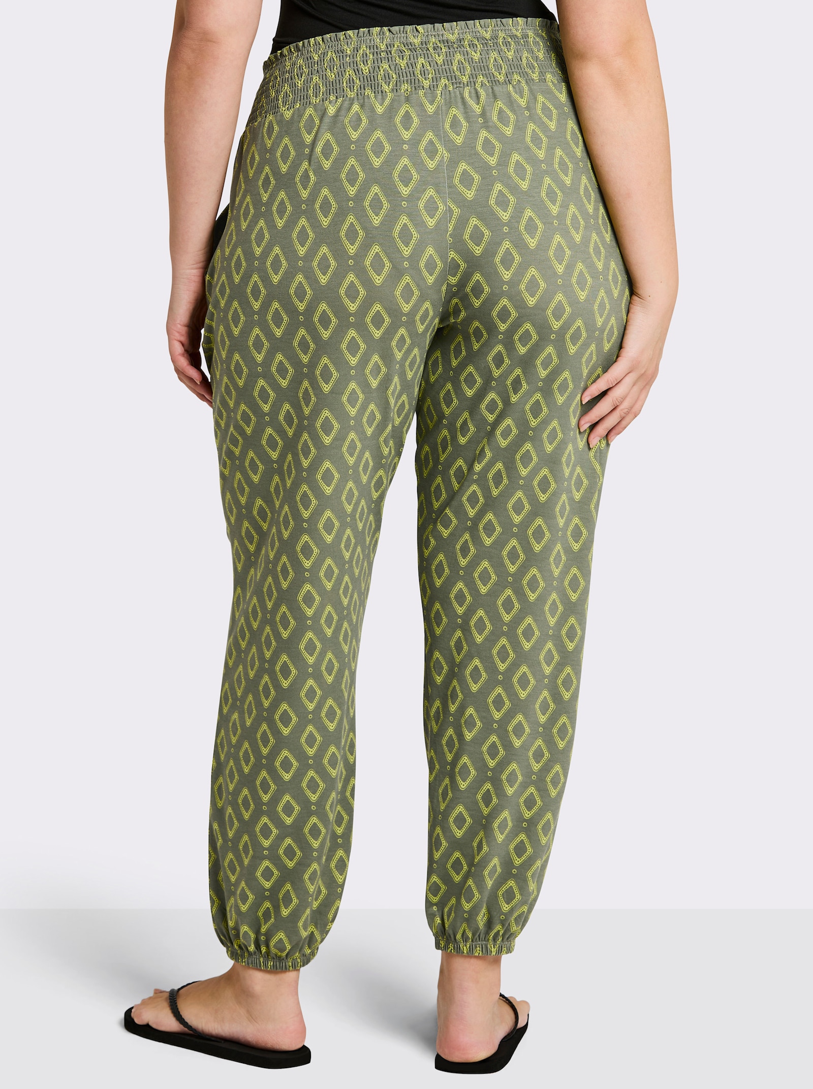 sheego Jogpants met print rondom - kaki gedessineerd