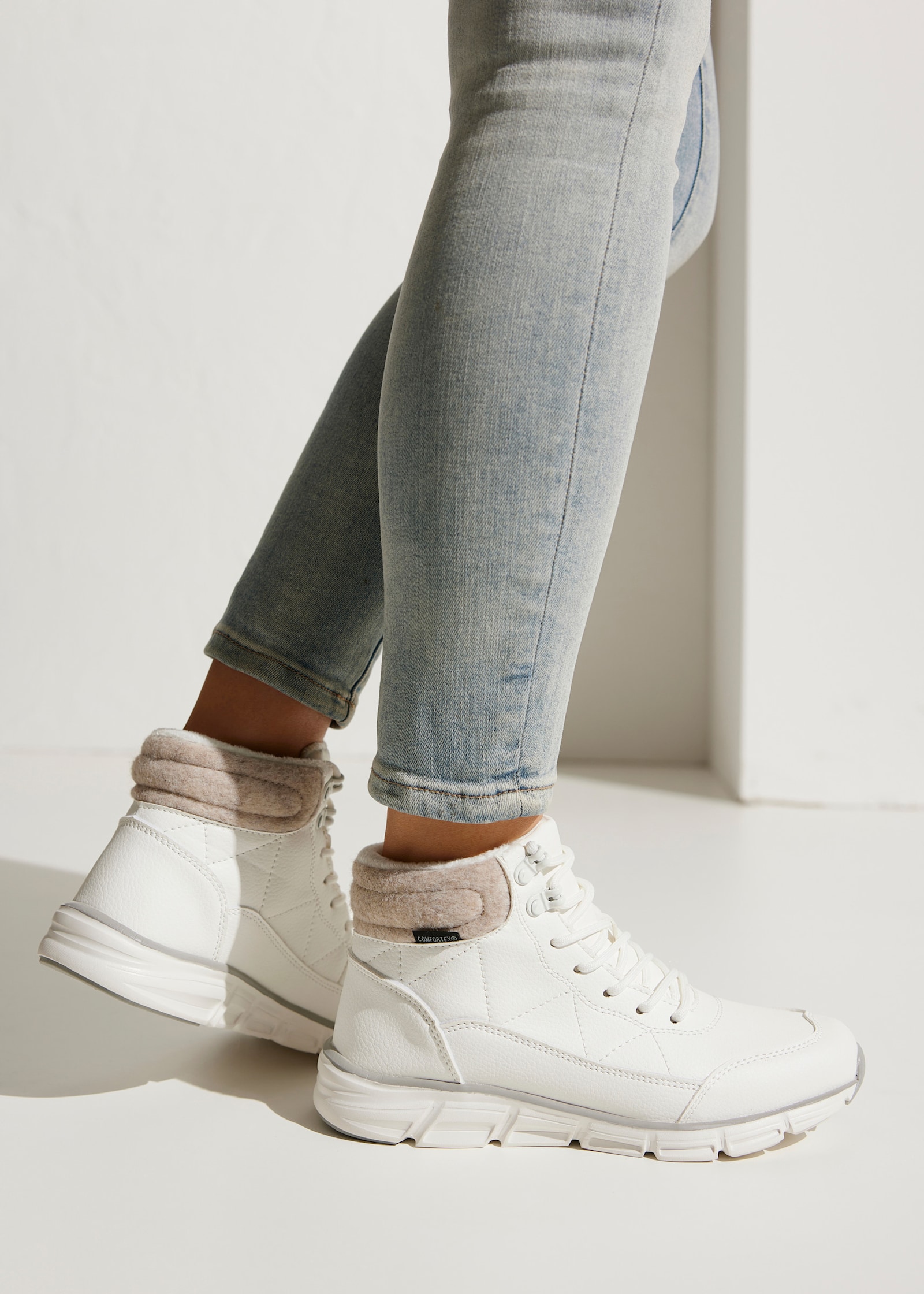 LASCANA Stiefelette - weiß