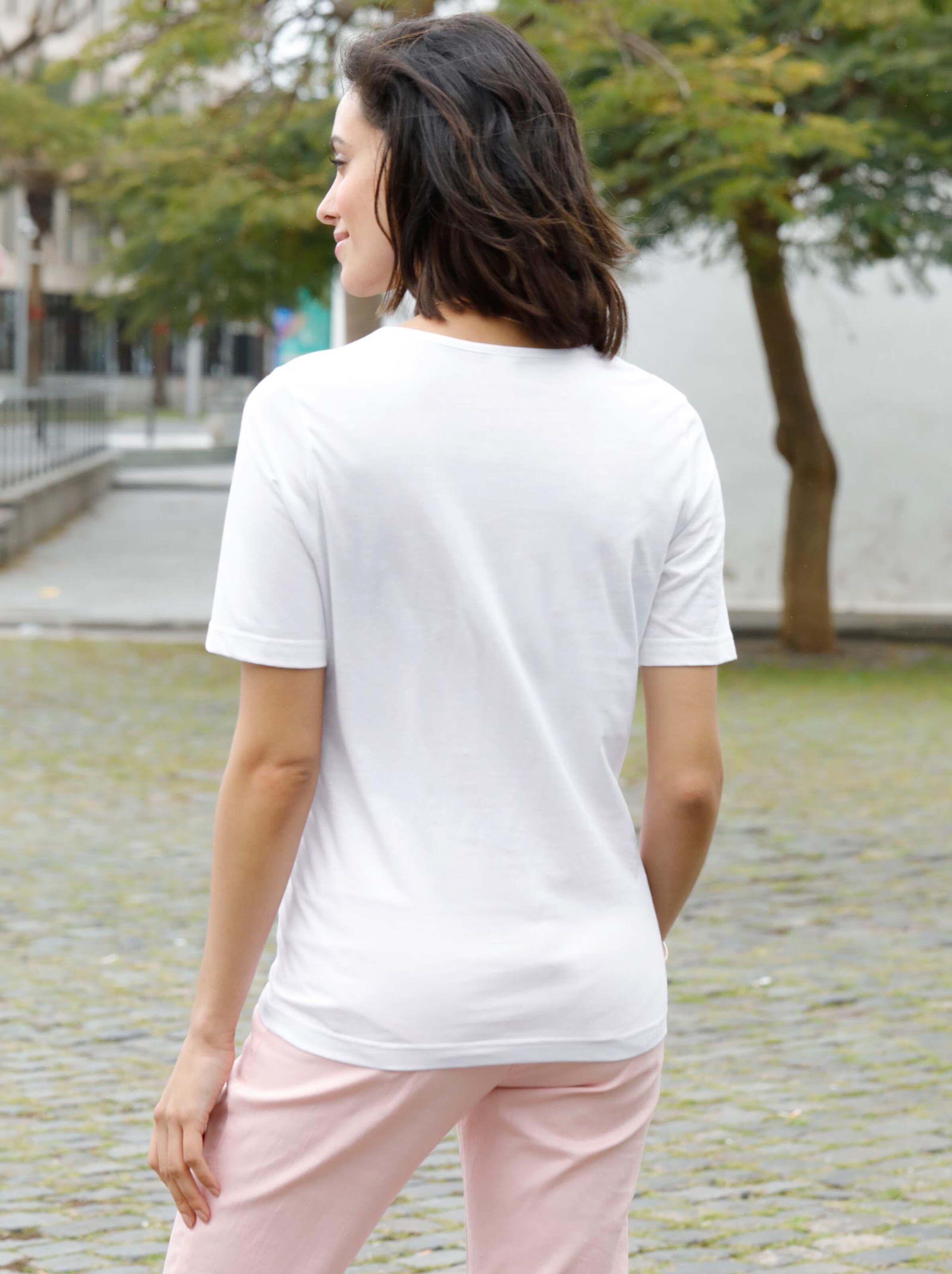 Shirt in günstig Kaufen-Rundhalsshirt in weiß von heine. Rundhalsshirt in weiß von heine <![CDATA[Shirt mit Rundhals-Ausschnitt – ein echtes Basic für Ihre Garderobe!]]>. 