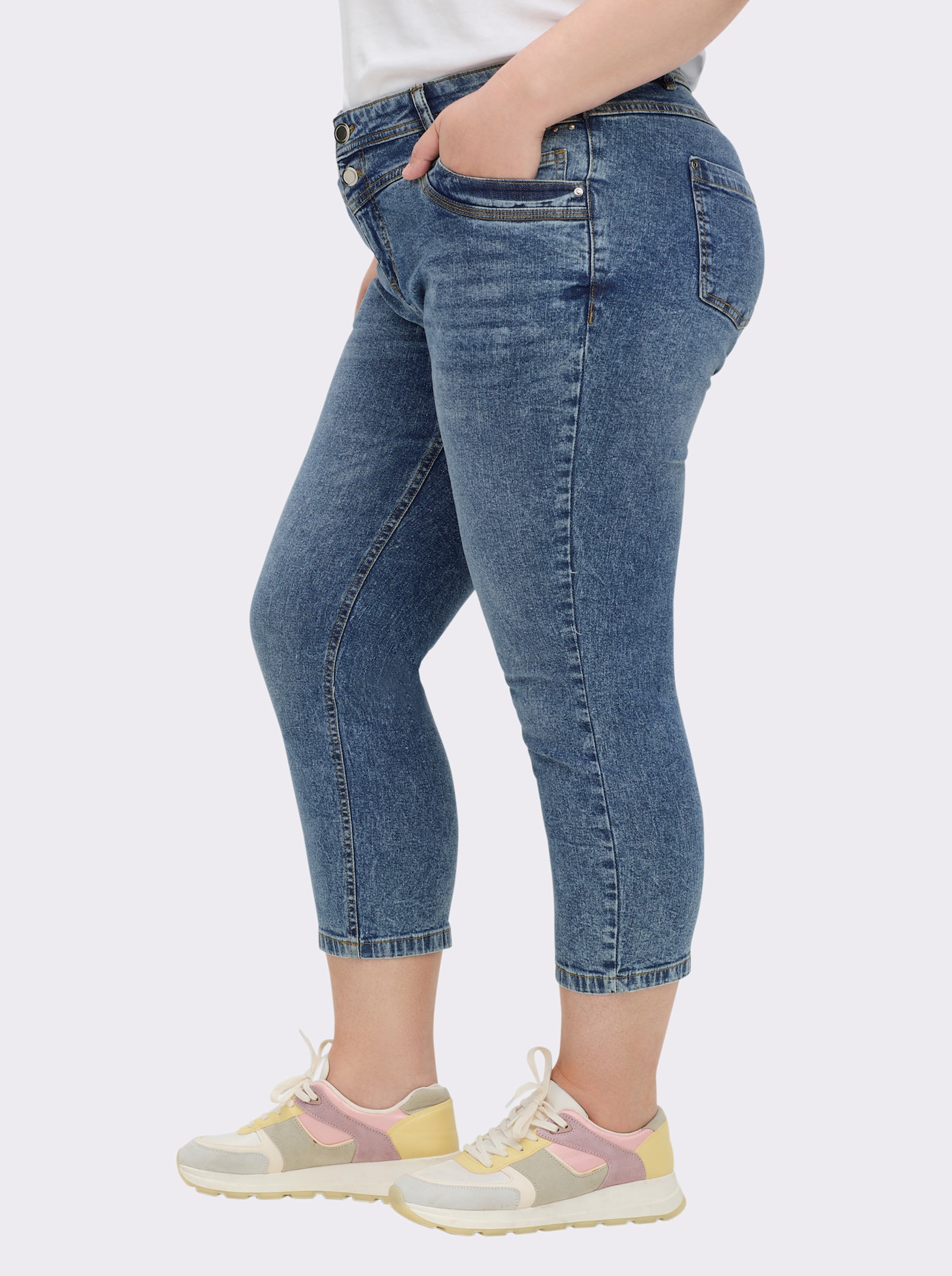 7/8-Jeans mit Nietenverzierung - blue-stone-washed