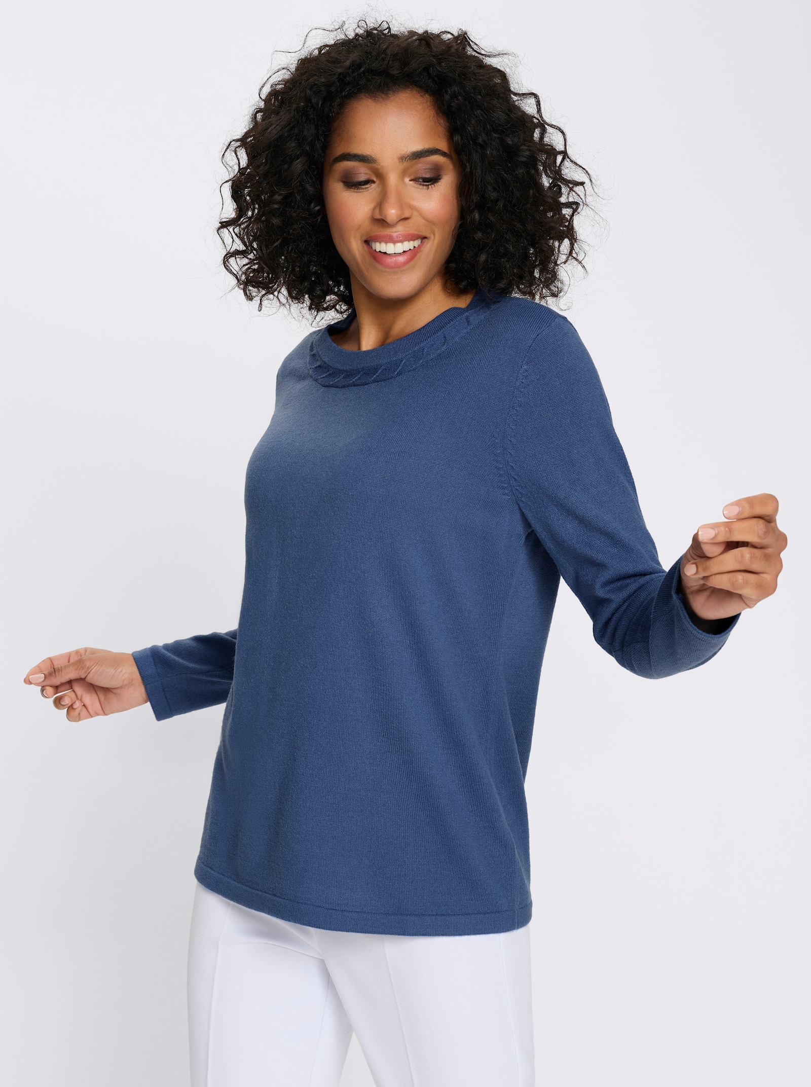 Langarm-Pullover mit Zopfmuster am Ausschnitt - jeansblau